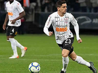 Fagner é denunciado e pode pegar gancho de até 12 jogos