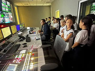 Estudantes de AMEI conhecem 130 anos de história do jornalismo da Baixada Santista