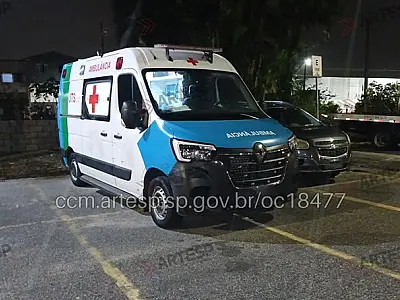 Ambulância e carro se envolvem em colisão na Via Expressa Sul, em Praia Grande/SP