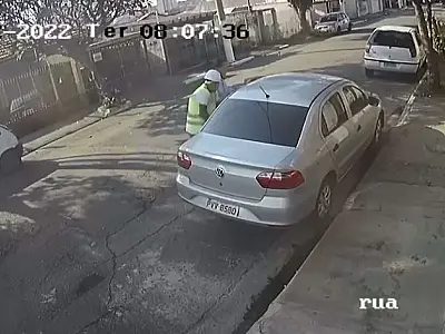 Vídeo: homem se veste de funcionário da Sabesp e rouba veículo