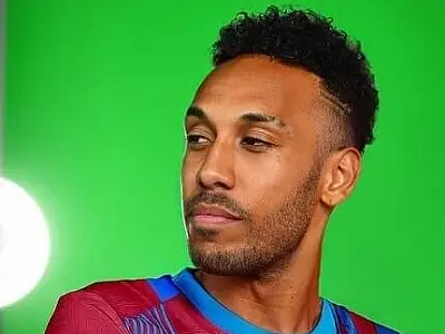 Barcelona anuncia contratação de Pierre Aubameyang