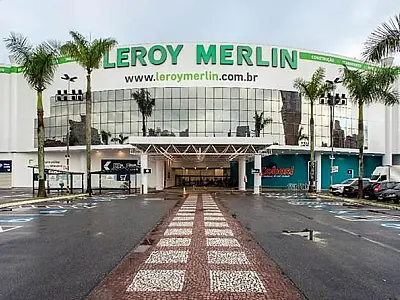 Leroy Merlin fortalece presença em Santos com apoio a eventos locais