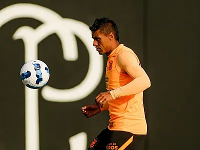Estratégia do Corinthians apresenta falhas, e duelo com Boca Juniors vira decisão