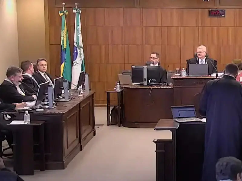 Desembargador do TRE vota pela cassação de Moro e empata julgamento