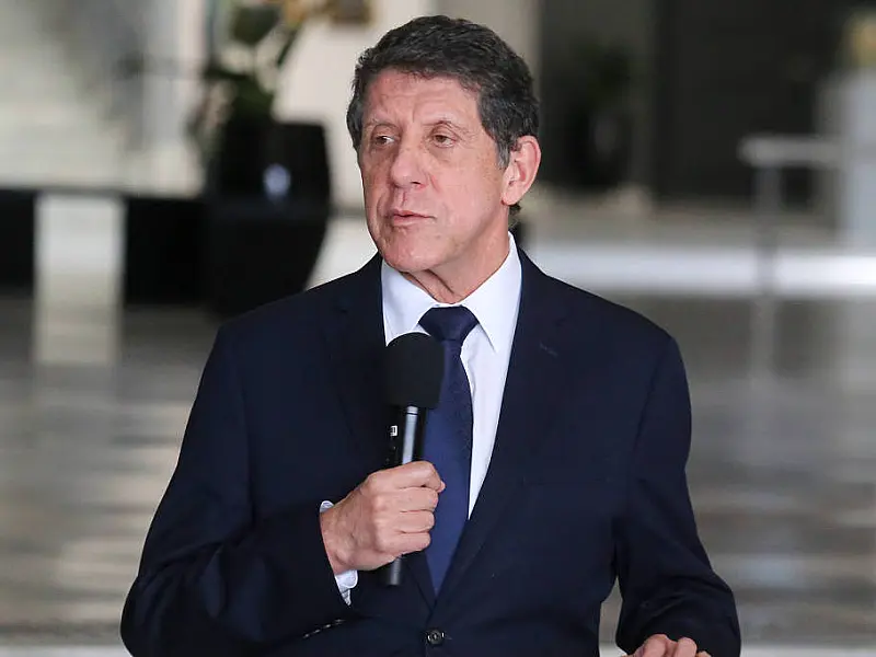 David Uip se recupera de reinfecção por Covid e alerta que 'casos estão aumentando'