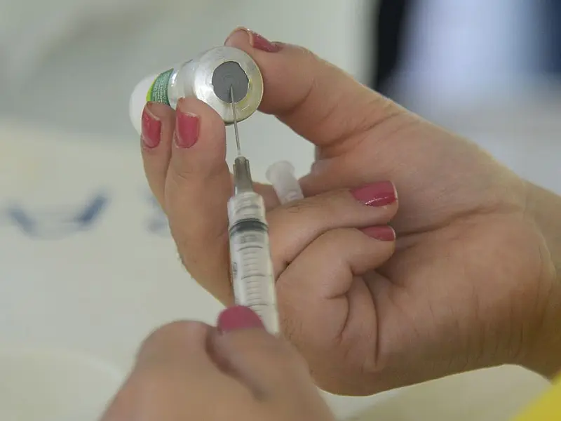 São Vicente inicia campanha de vacinação contra a gripe para idosos a partir de 80 anos