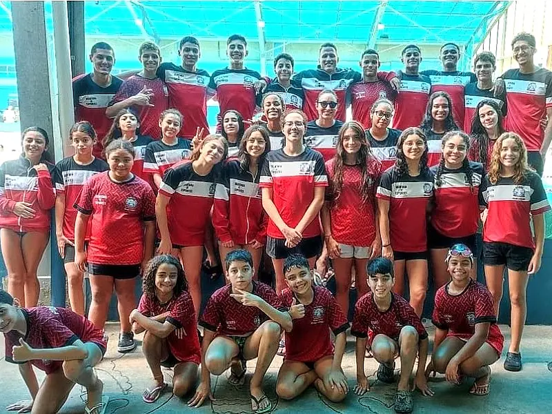 Show na piscina! Time PG de natação conquista 78 medalhas no Torneio Regional