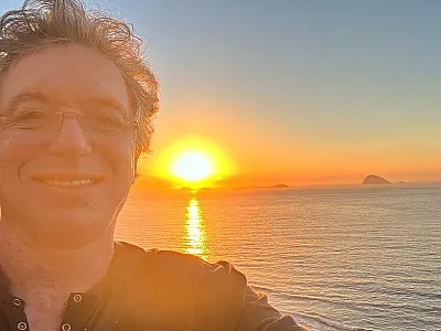 Boninho manda beijo para Tiago Abravanel após Globo limá-lo de abertura de BBB 22