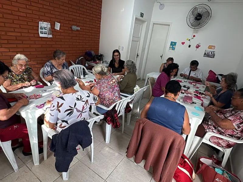 CATI promove oficina especial de artesanato em comemoração ao Dia das Mães