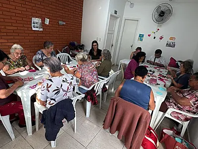 CATI promove oficina especial de artesanato em comemoração ao Dia das Mães