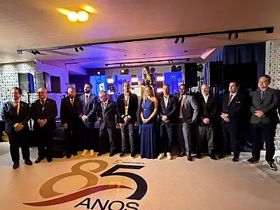 Deputado Paulo Alexandre Barbosa é homenageado como "Político do Ano" pelo SINHORES