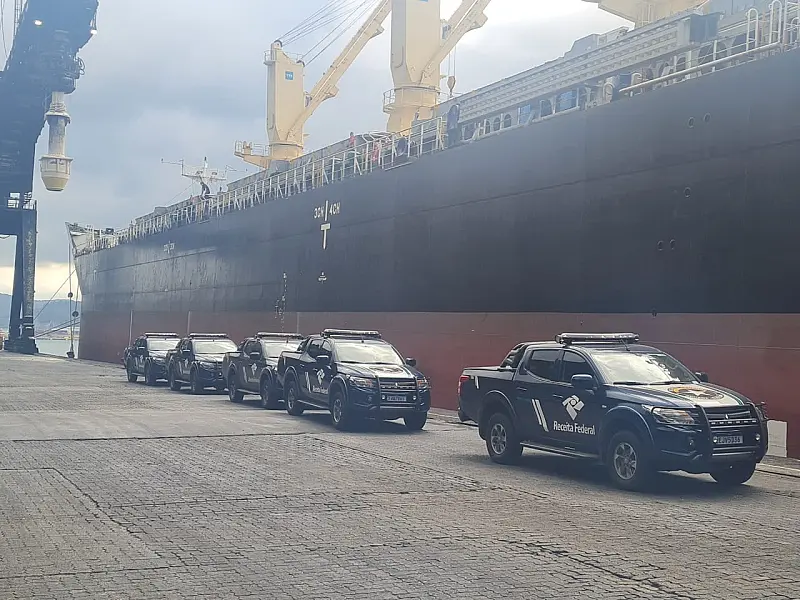Operação de Busca Aduaneira em navio para Nigéria apreende 75 kg de cocaína