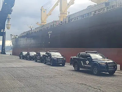 Operação de Busca Aduaneira em navio para Nigéria apreende 75 kg de cocaína