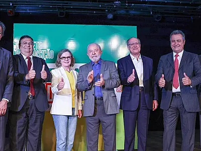 PT venderá 'kit posse' por R$ 100 na Esplanada dos Ministérios