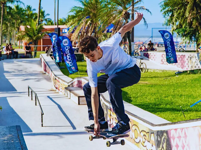 Manobras radicais e solidariedade marcam campeonato de skate em Bertioga