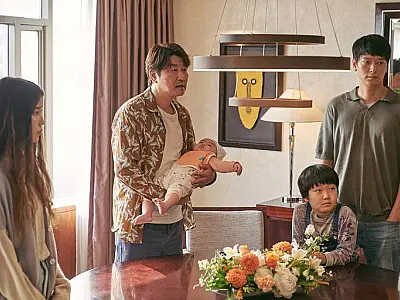 'Broker', de Kore-eda, traz beleza do caos com vendedores de bebês