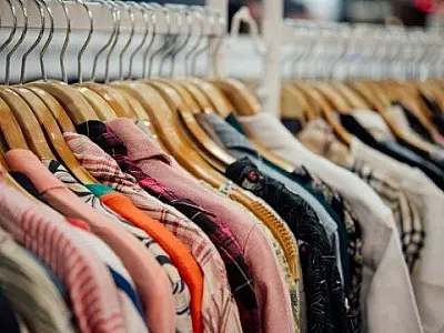 Bazar Beneficente do Fundo Social oferece diversos tipos de roupas e acessórios