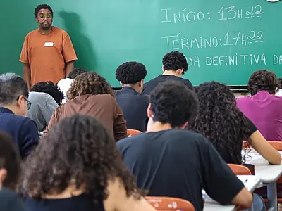 Primeira fase da Fuvest acontece no domingo (23), com 111 mil inscritos e mudanças na prova