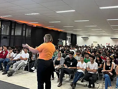 Feira de Profissões aproxima estudantes e empresas na Semana da Indústria de Cubatão
