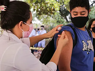 Ministério da Saúde recomenda dose de reforço para adolescentes
