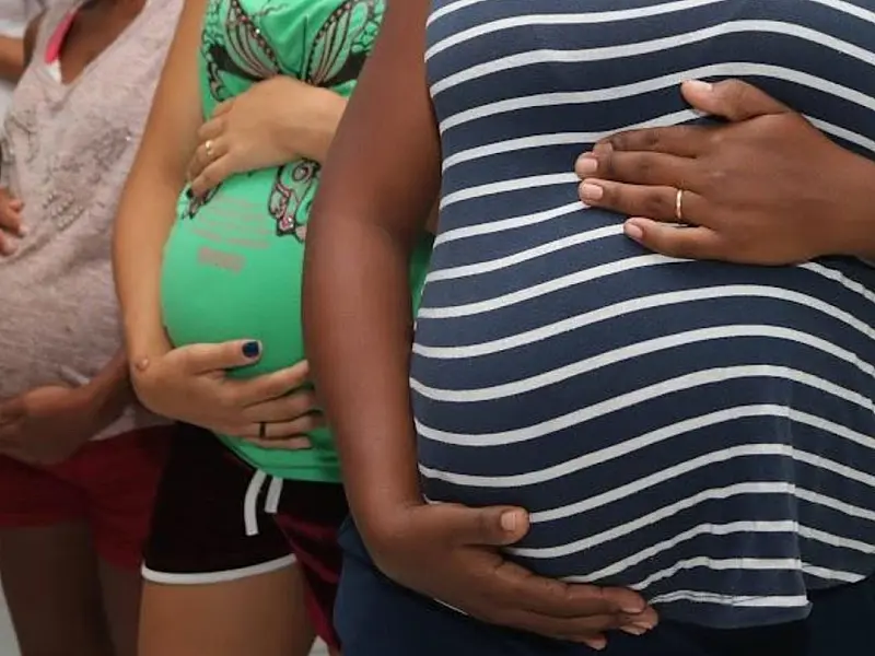 Ação em Santos conscientiza sobre gravidez na adolescência