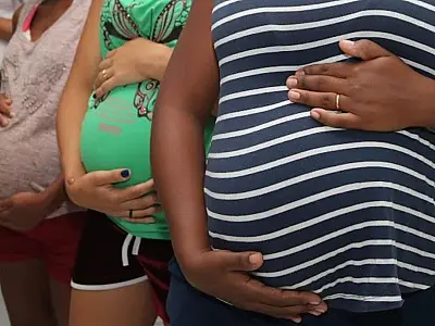 Ação em Santos conscientiza sobre gravidez na adolescência