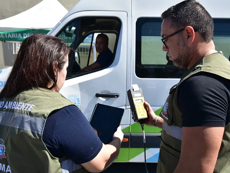 Com moderno equipamento, PG fiscaliza 'fumaça preta' em veículos da  frota municipal