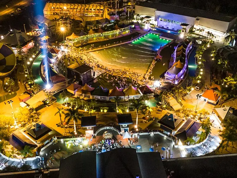 Wet'n Wild promove show de emoções nas Noites Iluminadas das Férias de Julho