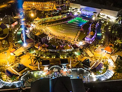 Wet'n Wild promove show de emoções nas Noites Iluminadas das Férias de Julho