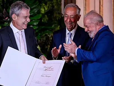 Chico Buarque recebe Prêmio Camões de Presidente Lula