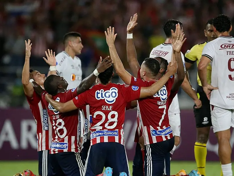 Fluminense joga mal e perde de 3 a 0 na Sul-Americana