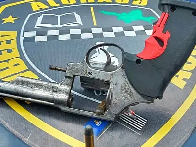 Força-Tarefa de Guarujá detém dois indivíduos por porte ilegal de arma
