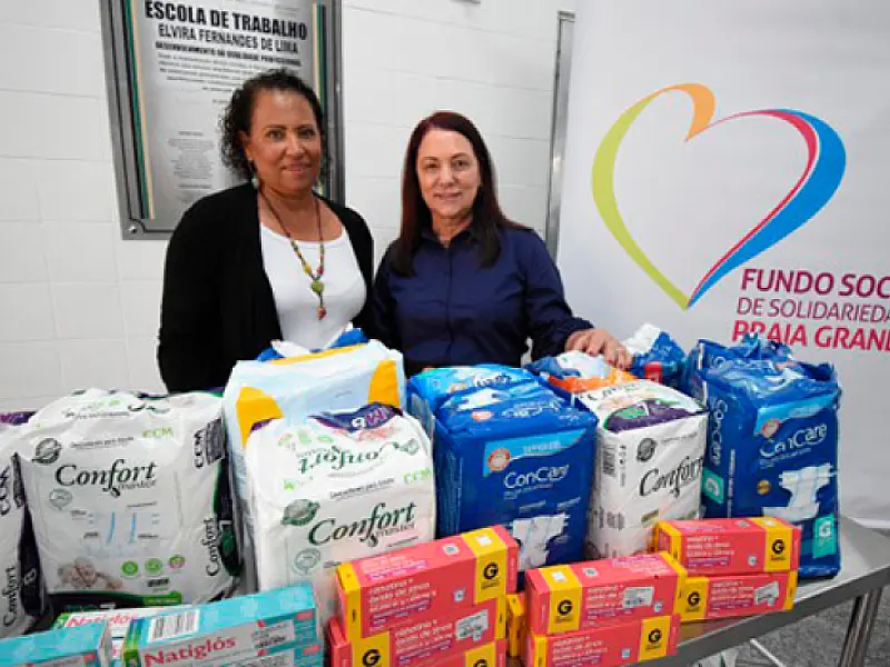 Moradora de PG faz "aniversário solidário" e arrecada fraldas e  produtos para idosos carentes