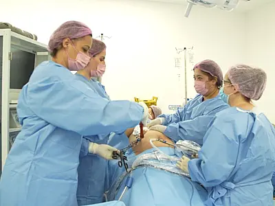 Primeira cirurgia no Hospital Vicentino tem equipe totalmente feminina