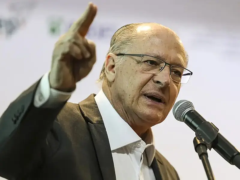 Alckmin diz que carga tributária não aumentou no governo Lula