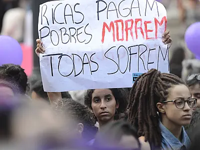 Uma em cada sete mulheres, aos 40 anos, já passou por aborto no Brasil