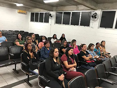 Assistentes de alfabetização começam a atuar nas escolas de Guarujá