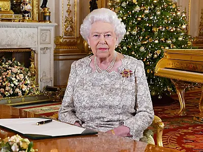 Rainha Elizabeth 2ª morreu de 'velhice', diz atestado de óbito