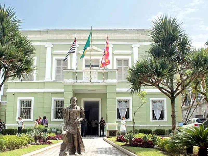 Paço Municipal aceita troca de alimentos para retirada de ingressos para Encenação