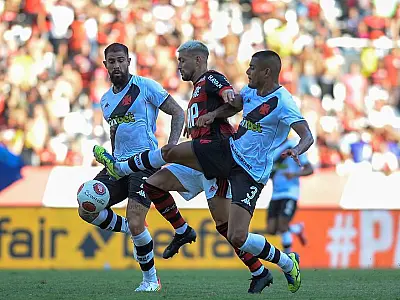 Vasco e Flamengo se enfrentam em busca de vaga na final do Carioca