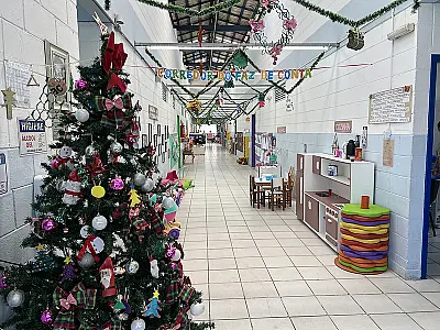 Papai Noel chega em escola municipal de Guarujá nesta sexta-feira