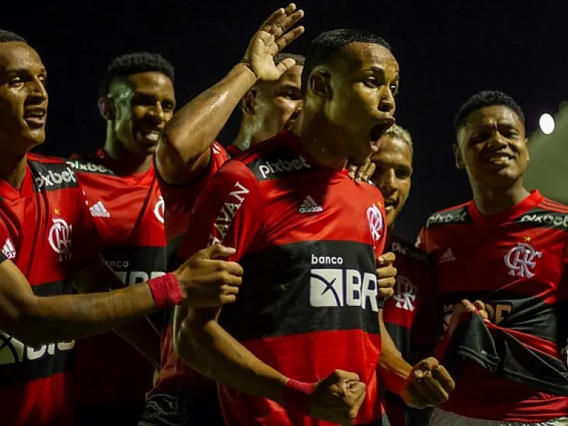 Lázaro brilha e garotos do Fla vencem no Carioca