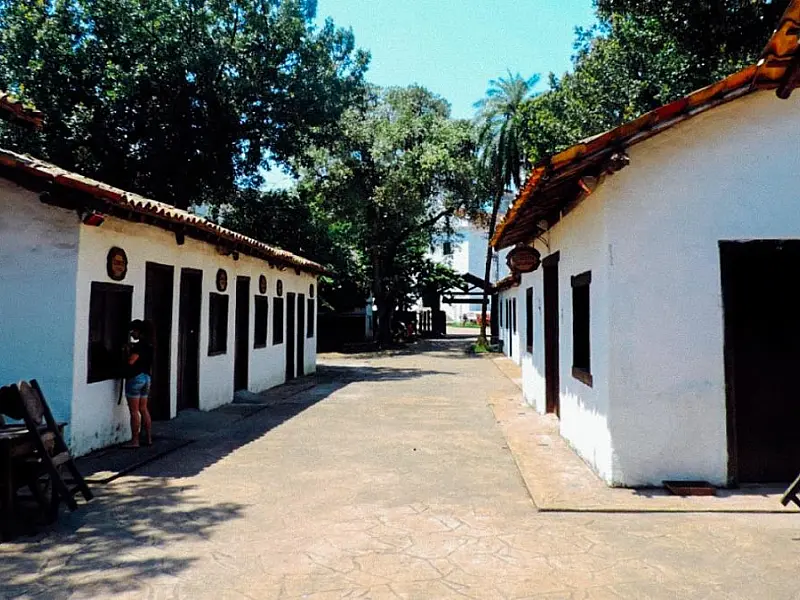 Vila de São Vicente recebe espetáculo teatral 'Katita e Juarez' e oficina musical