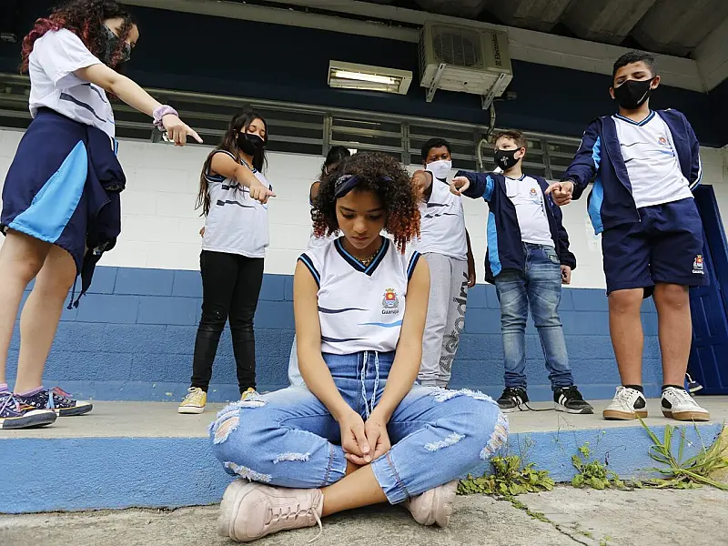 Guarujá discute cyberbullying nas escolas da rede municipal de ensino