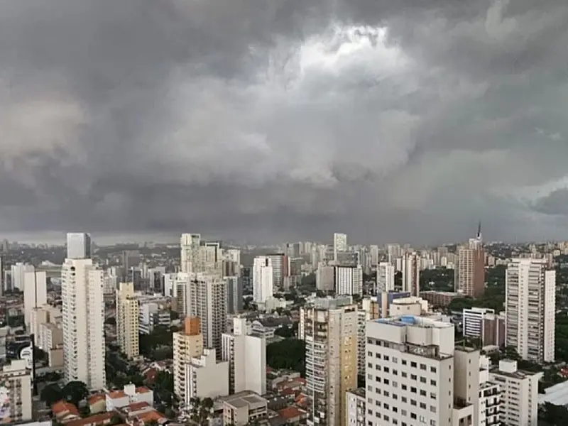 São Paulo ainda tem mais de 45 mil imóveis sem luz devido às chuvas
