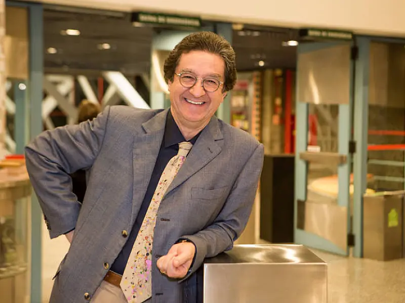 Jornalista lança livro com reflexões sobre polarização e governo Bolsonaro