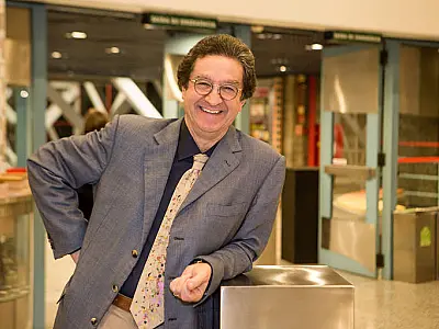 Jornalista lança livro com reflexões sobre polarização e governo Bolsonaro