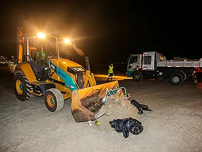 Praia Grande remove mais de 1000 toneladas de lixo das praias no primeiro dia de 2025
