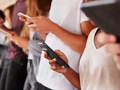 Governo lançará guia para uso consciente de telas por adolescentes