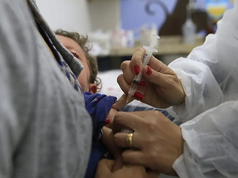 Guarujá aplica mais de 800 doses contra sarampo desde o início da campanha nacional